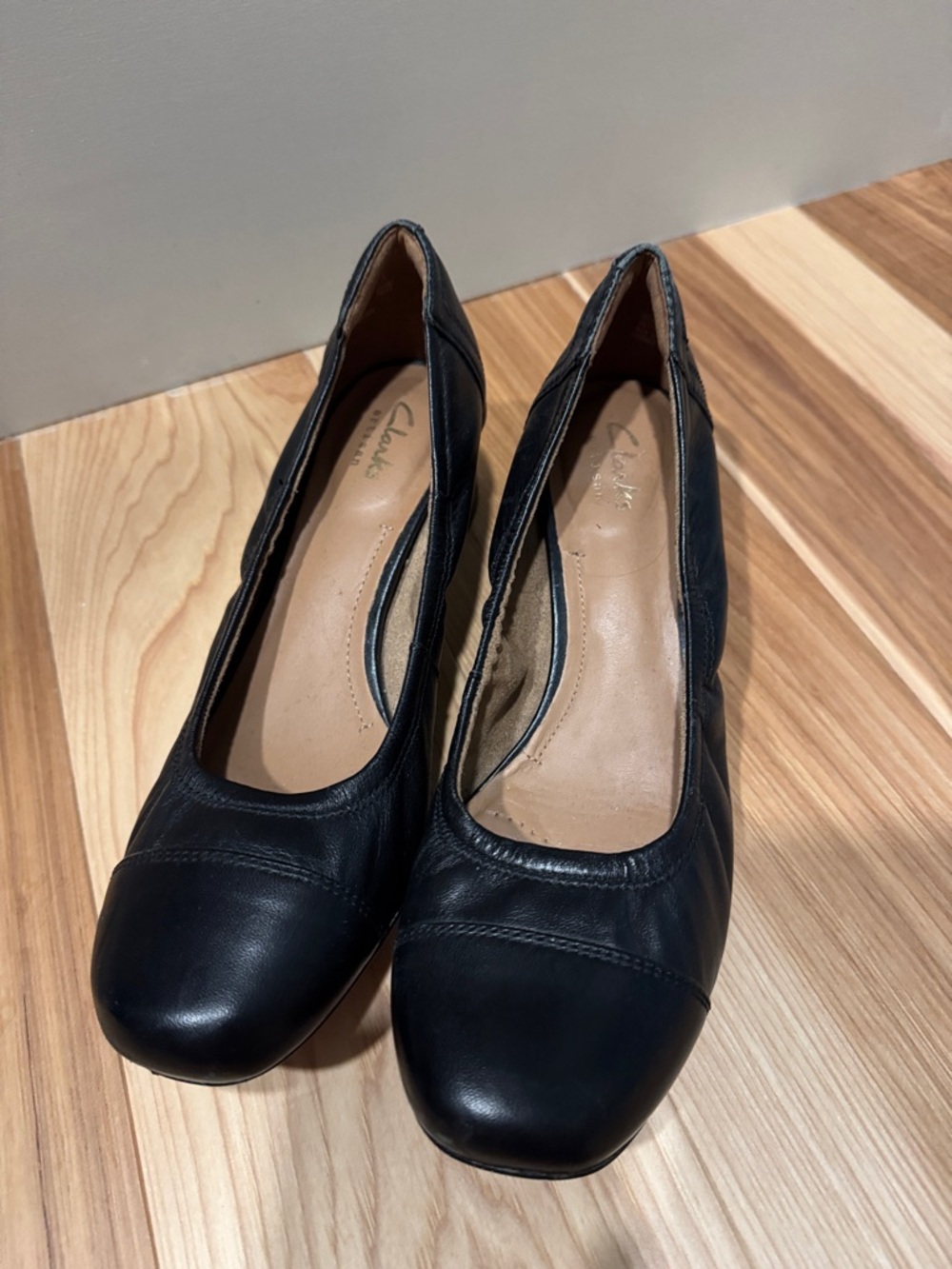 Clarks Artisan Black Leather Square-Toe Ballet Heels